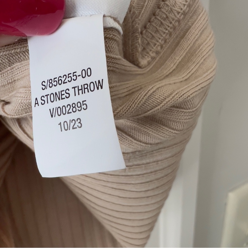 Old Navy Sleeveless Ribbed Tan Cropped Fitted Tank Top NWT Women's Size M - Picture 6 of 8